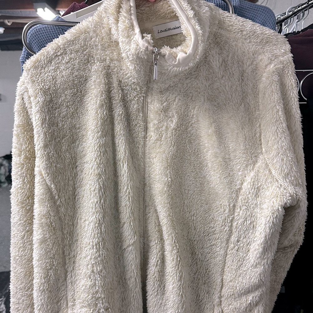 I.b diffusion women’s zip up sweater in XL l, great for fall/winter